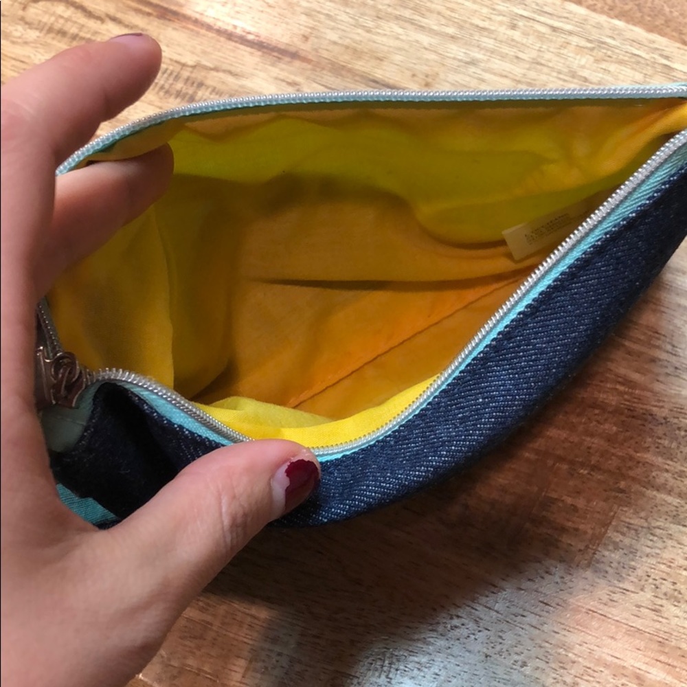 L’occitane Pouch - Picture 5 of 5